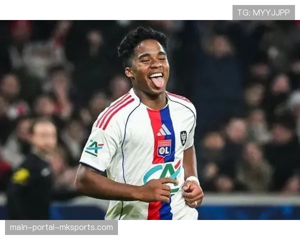 巴黎圣日耳曼77%控球率难敌里昂高效反击，恩德里克传射建功